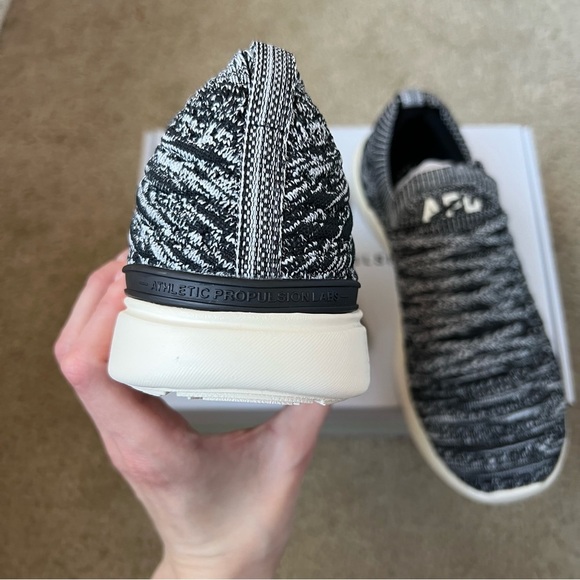 APL Techloom Wave hybrid running shoe US 8 black/pristine/melange new in box - Picture 6 of 10